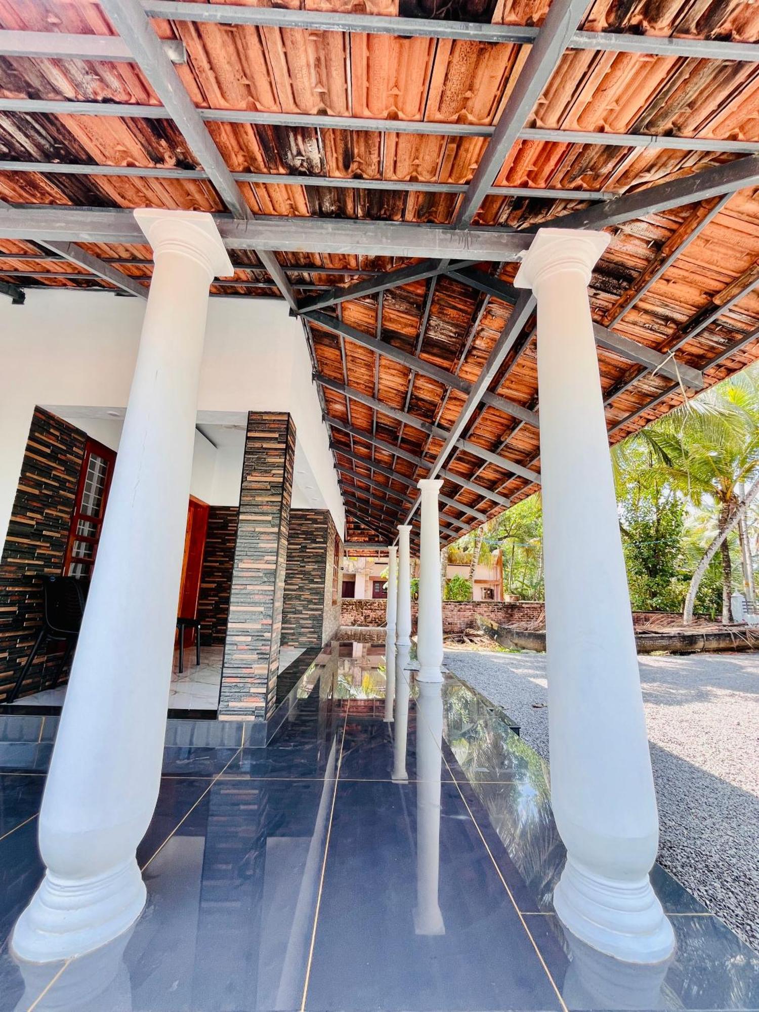Riverrootsstays Mundrothuruth Ngoại thất bức ảnh