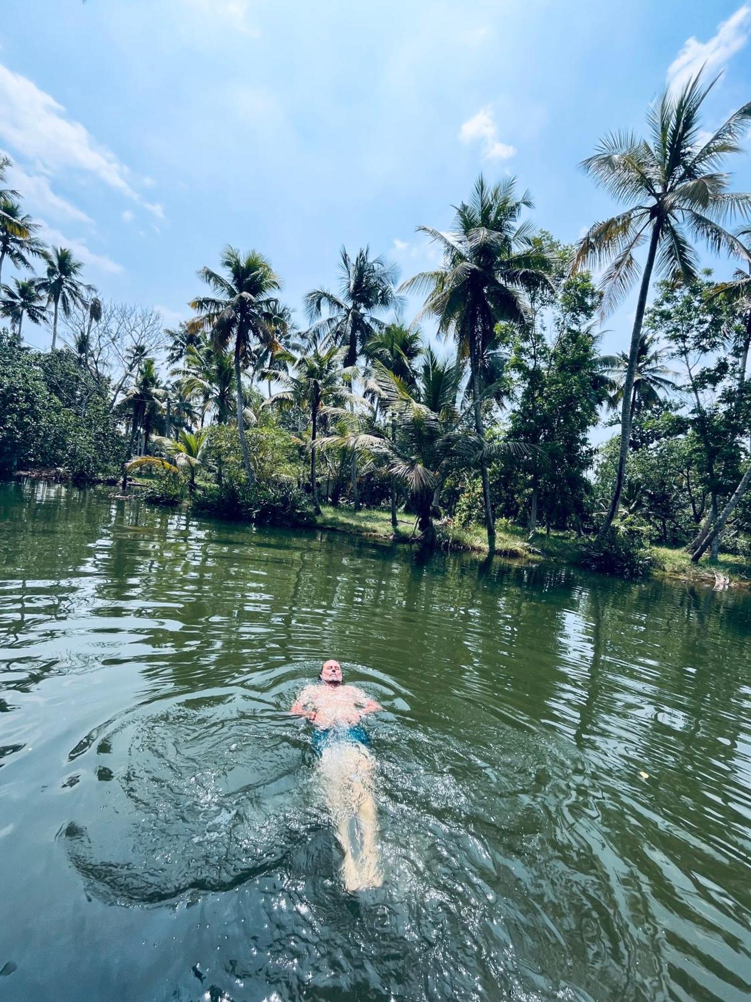 Riverrootsstays Mundrothuruth Ngoại thất bức ảnh